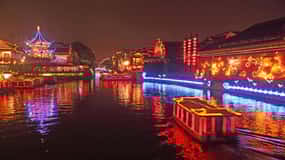 Nanjing:Night Cruise-Qinhuai River&Night Visit-Zhonghua Gate