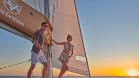 Rejs katamaranem Santorini Gold z nurkowaniem, grillem i otwartym barem