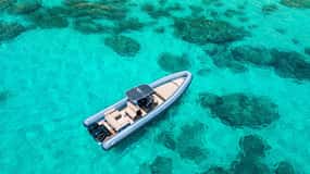 Cagliari: tour en barco zodiac, 3-4 paradas para nadar, vino y snorkel
