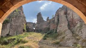 Von Sofia: Belogradchik Festung & Venetsa Höhle 12 Stunden Tour