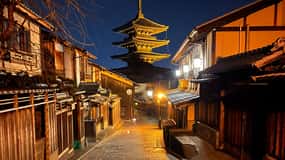 Kyoto: Gion Magical Night Walking Tour