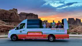 From Moab: Arches National Park Scenic Tour with Short Hikes
