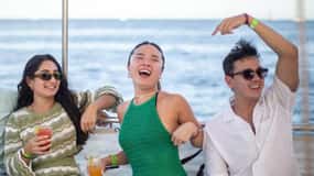 Los Cabos: Pesiar Pesta Matahari Terbenam dengan Bar Terbuka