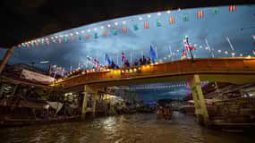 Bangkok: Maeklong Spoorwegmarkt en Amphawa Drijvende Markt