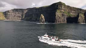 From Dublin: Cliffs of Moher, Boat Tour & Aillwee Cave