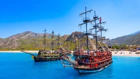 Bodrum: Pirate Boat Cruise Incl. Lunch and Drinks