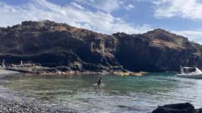 Tarrafal: Passeio de barco pelas cavernas de Águas Belas com mergulho com snorkel