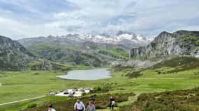 Von Gijón oder Oviedo aus: Covadonga Seen & Heiligtum und Cangas