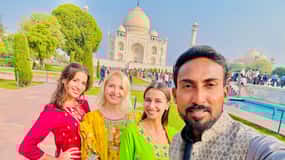 Agra: Taj Mahal and Mausoleum Guided Tour with Skip-the-Line