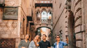 Barcelona: Tour guiado na cidade a pé, teleférico e passeio de barco