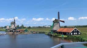 Private tour to Zaanse Schans &Volendam: Cheese, Windmills