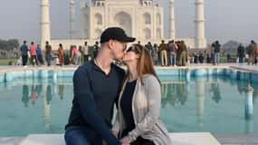 From Delhi: 2-Day Taj Mahal Sunrise Tour with Fatehpur Sikri