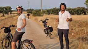 Tour in e-bike di Ostuni. Gli ulivi e un frantoio locale