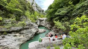 Tirana: Small Group Hiking Tour of Pellumbas Cave & Erzeni