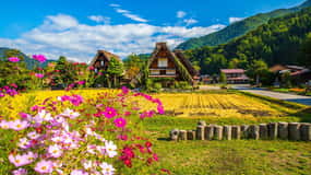 Přímý autobus: Kanazawa - Takayama se zastávkou v Shirakawago