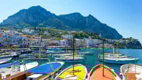 Da Napoli: Tour completo di Capri in barca e autobus