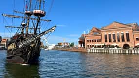 Gdańsk: Rejs z przewodnikiem w obie strony na Westerplatte
