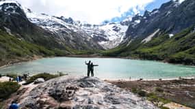 Ushuaia: Laguna Esmeralda Trekking with lunch in a mountain dome