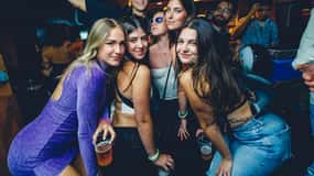 Praag: Bootfeest met onbeperkt drankjes & toegang tot de afterparty