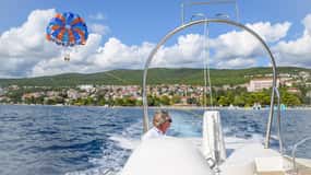 Crikvenica: Parasailing over de Adriatische Zee