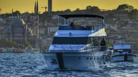 İstanbul: Private Luxusyacht auf dem Bosporus 24 MT (79 Fuß)