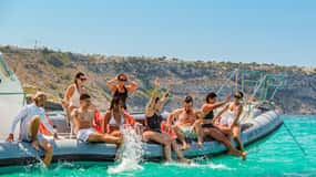 サザンアイランド　トロピカルアイランド Sazan Island Escape & Haxhi Ali Cave boat trip from Vlore