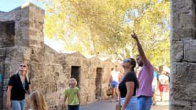 Rhodes: Private Medieval City Treasure Hunt with Food Stops