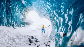 Masturbatsiya qiluvchi mushuk surati Avtobusda bir ayolni paypaslashmoqda