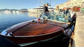 Saint-Tropez: Tour privato in barca classica RIVA