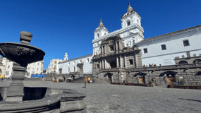 Tour della città di Quito: Visita la città vecchia e il centro del mondo
