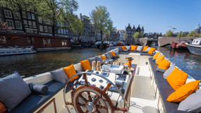 Amsterdam: German Canal Cruise with Unlimited Drinks Option
