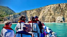 Lizbona: prywatna całodniowa wycieczka do Arrábida i Sesimbra z rejsem wycieczkowym
