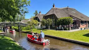 Giethoorn: Rundtur från Amsterdam med valfri guidad kryssning