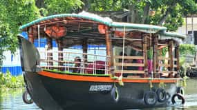 Alappuzha Shikara Day Tour with Village Trip & Narrow Canal