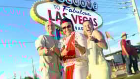 Las Vegas: Elvis Wedding with Las Vegas Sign Photos Included