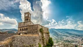 Da Tirana/Durrës: Tour di un giorno di Gjirokastra e Occhio Blu