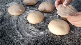 Cocina Conchas y Pan de Muerto y Visita una Fábrica de Dulces