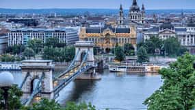 From Vienna: Bratislava and Budapest Day Tour