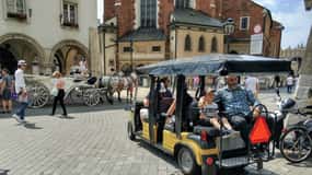 Krakow: Old Town Sightseeing Tour by Electric Golf Cart