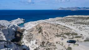 Milos : Highlights Tour with Local products to buy!