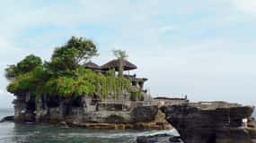 Tanah Lot Temple with Ubud Tour and Watching The Kecak Dance
