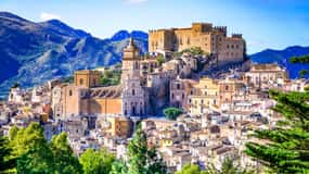 From Palermo: Medieval castle tour of Caccamo and Cefalù.