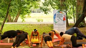 Madrid: Outdoor Power Pilates Class in Retiro Park
