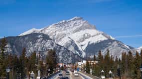 Banff: Guided Day Trip with Hotel Pickup and Drop-off