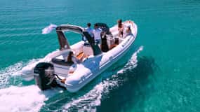 Bootstour im Golf von Cagliari; Bade- und Schnorchelstopps, Snack und Getränk