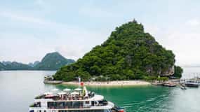Disfruta de la Belleza de Ha Long en Pamela Crucero de Lujo