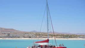 Caleta de Fuste: Catamaran Sailing Experience