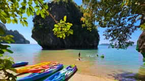 Koh Lanta: Kayaking and Longtail Boat Tour (Half day)