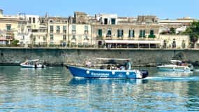 Syracuse: Ortigia Island and Sea Caves Boat Tour with Drinks