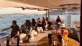 Istanbul: Crociera mattutina o al tramonto con guida e snack